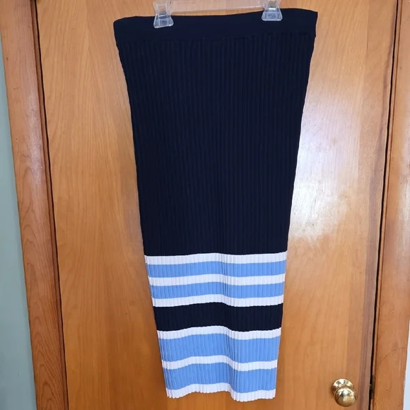 NWT T Tahari Ribbed-Knit Pencil Skirt - Size L - Navy, Blue and White - Picture 3 of 5